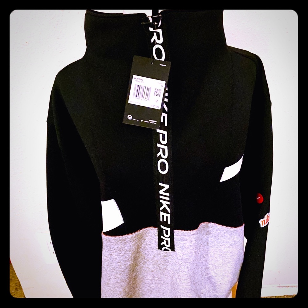 BNWT Nike Pro Half Zip